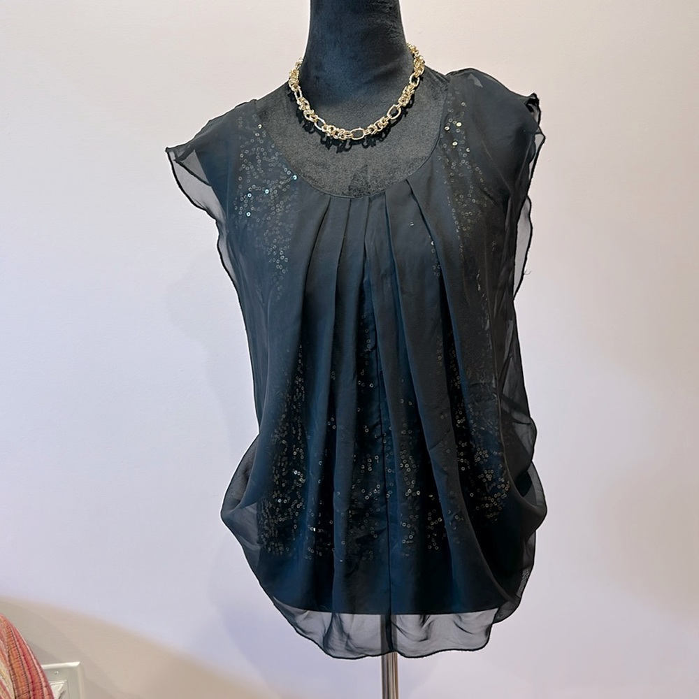 Blacktop with gold sequin underlay